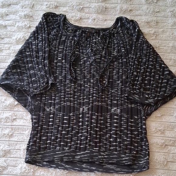 BCBGMaxAzria Black and White Shrug with Textured Knit - Picture 2 of 6